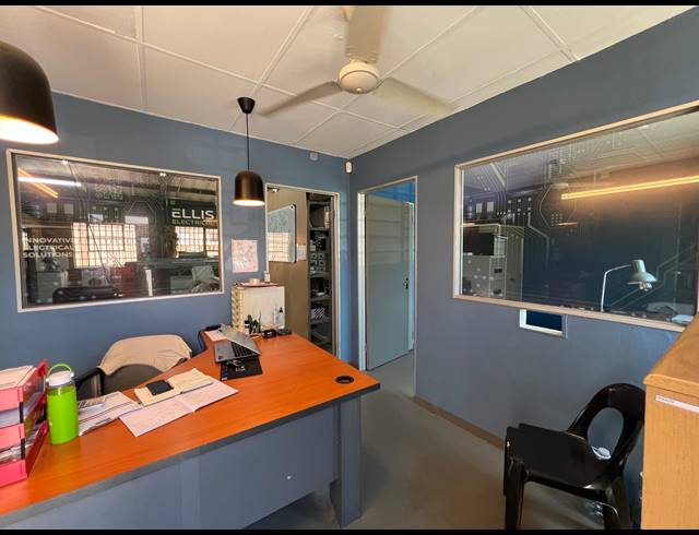 130M² WAREHOUSE TO LET IN STRIJDOMPARK